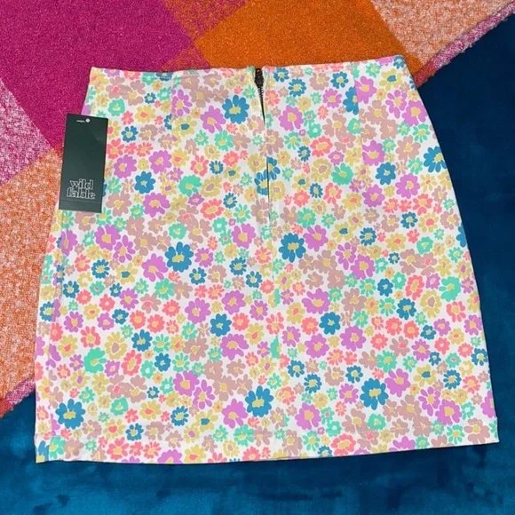 FLOWER POWER MINI SKIRT - Picture 2 of 3
